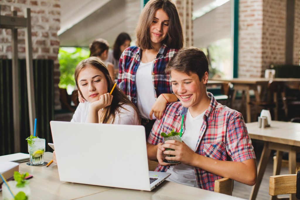 Students using a laptop for AI in education