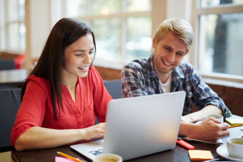 Multilingual learners talking about a topic in class, using speech to text